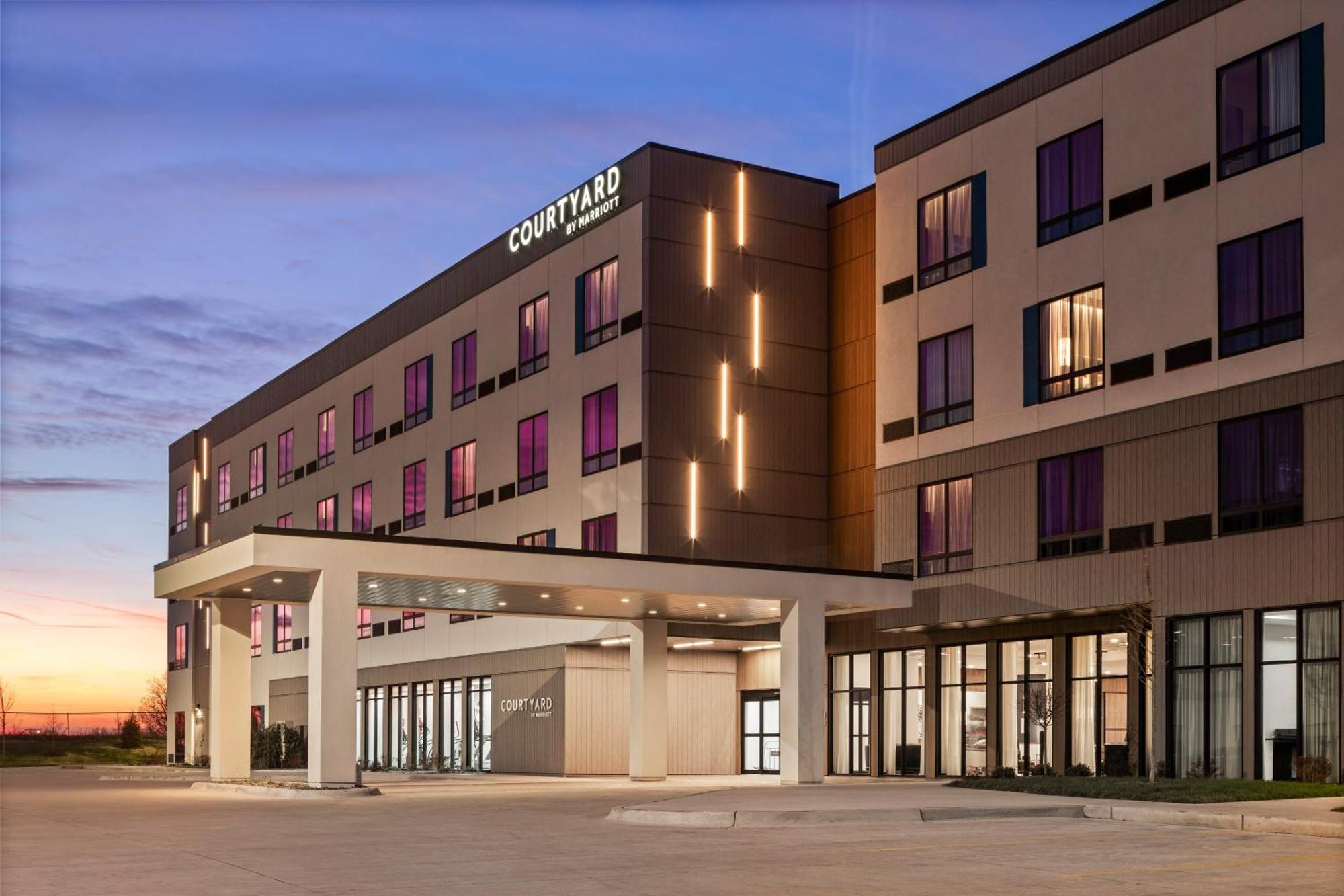 Courtyard By Marriott Bettendorf Hotel Exterior photo